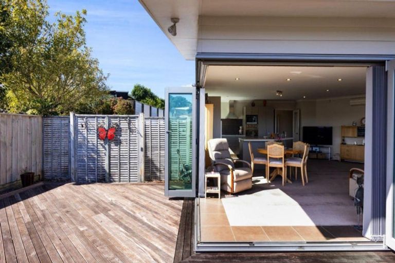 Photo of property in 4a Marchant Place, Westown, New Plymouth, 4310