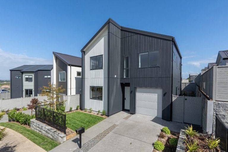 Photo of property in 24 Wintergarden Avenue, Rosehill, 2113