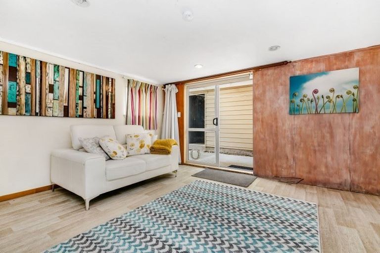 Photo of property in 2/10 Liverpool Street, Papakura, 2110