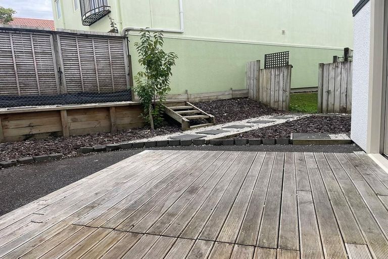 Photo of property in 3 Dainton Place, New Lynn, Auckland, 0600