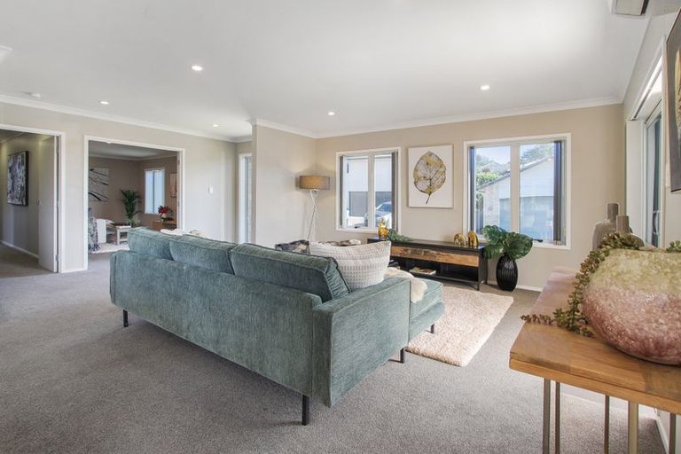 Photo of property in 543 Scenic Drive, Waiatarua, Auckland, 0612