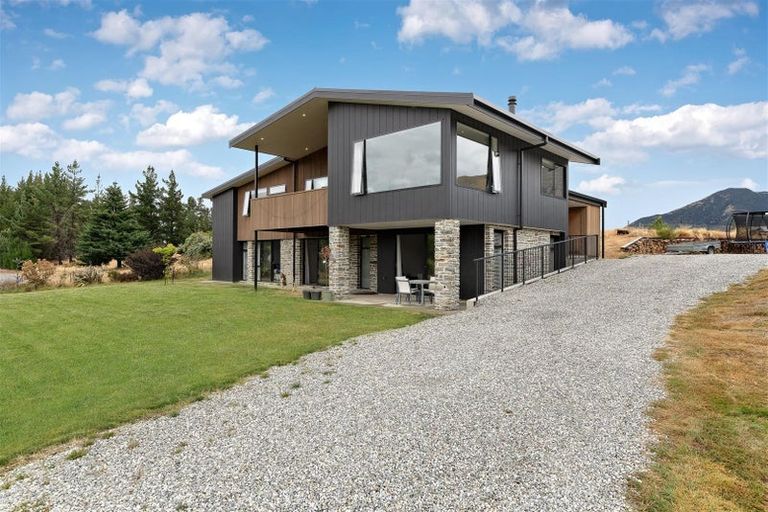 Photo of property in 17 Sam John Place, Lake Hawea, Wanaka, 9382