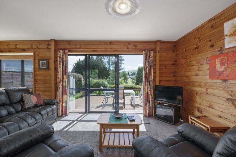 Photo of property in 1 Lakemere Way, Kinloch, Taupo, 3377