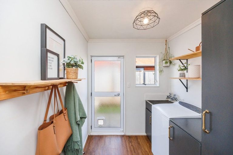 Photo of property in 4 Gladys Place, Kelvin Grove, Palmerston North, 4414