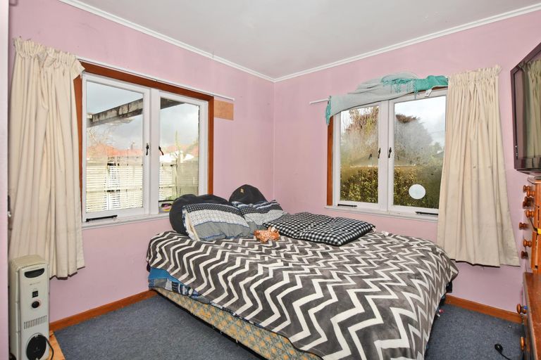 Photo of property in 1 Mclean Street, Woodville, 4920
