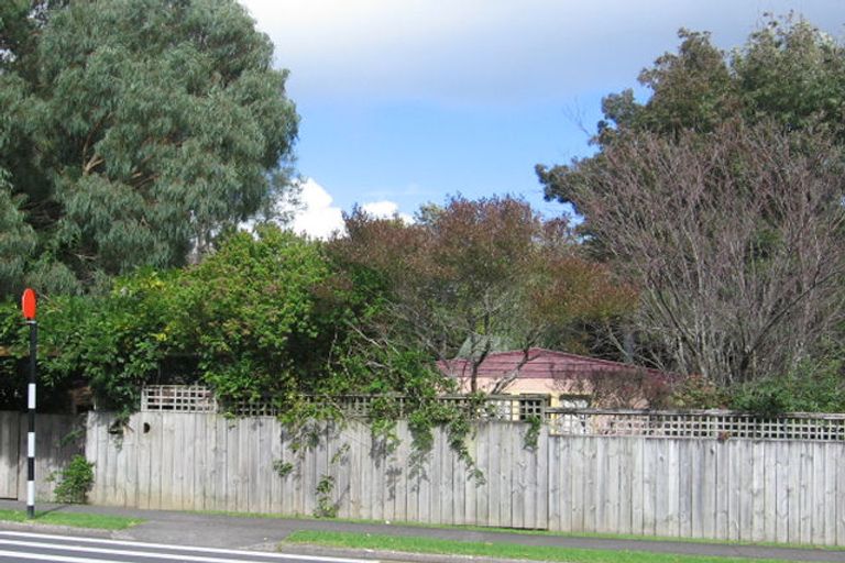 Photo of property in 21 Oates Road, Glen Eden, Auckland, 0602