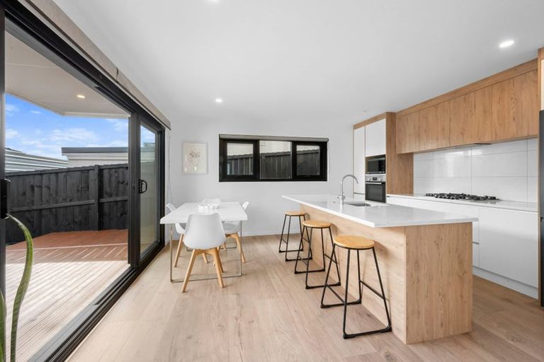 Photo of property in 148a Hutchinsons Road, Bucklands Beach, Auckland, 2014