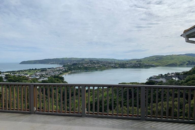 Photo of property in 35 Kahu Road, Paremata, Porirua, 5024