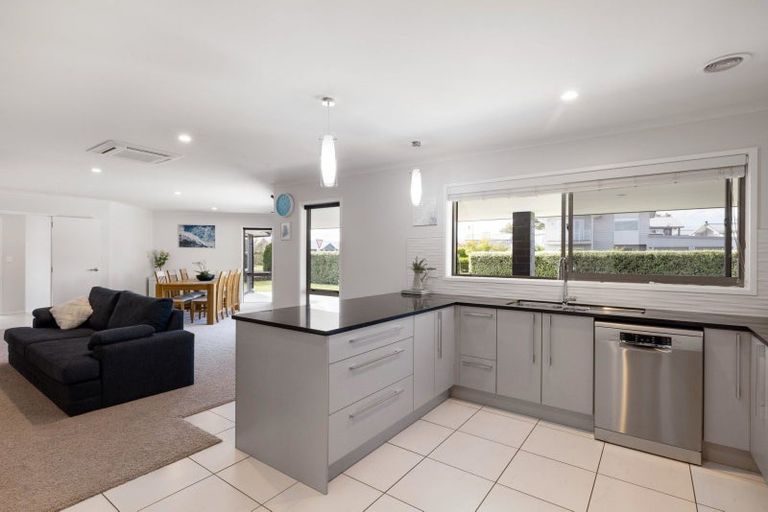 Photo of property in 45 Plescher Crescent, Leamington, Cambridge, 3432