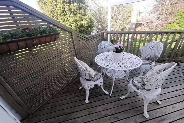 Photo of property in 114 Sturges Road, Henderson, Auckland, 0612