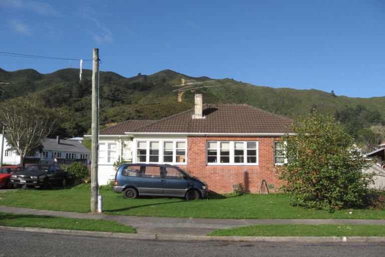 Photo of property in 5 Newcombe Street, Naenae, Lower Hutt, 5011