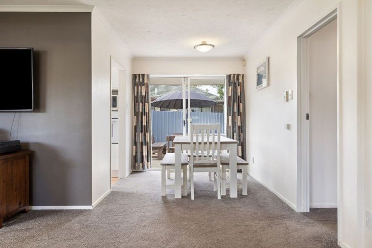 Photo of property in 10 Humphries Place, Awapuni, Palmerston North, 4412