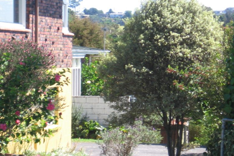 Photo of property in 1/8 Folkestone Street, Murrays Bay, Auckland, 0630