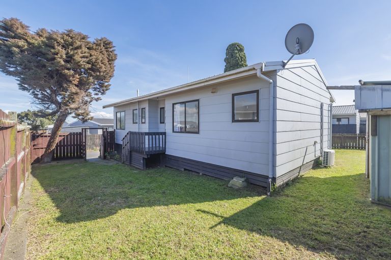 Photo of property in 1/20 Hatherley Place, Clendon Park, Auckland, 2103