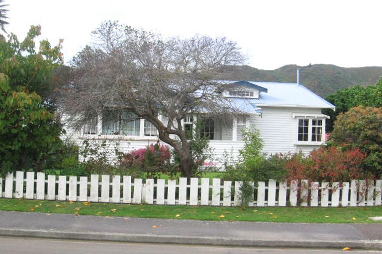 Photo of property in 2 Junction Street, Fairfield, Lower Hutt, 5011