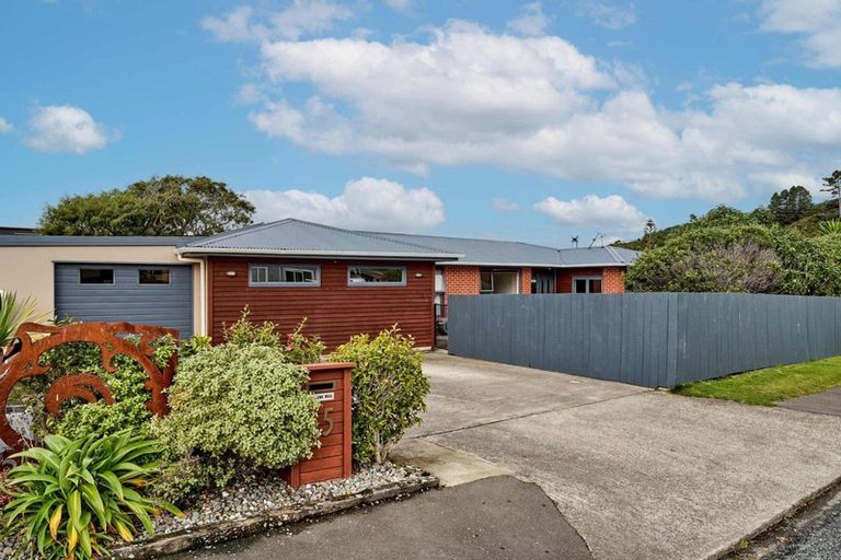 Photo of property in 15 Tirowhanga Road, Paremata, Porirua, 5024