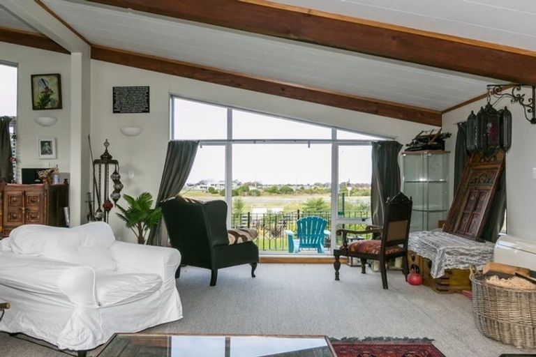 Photo of property in 63 Oak Road, Poraiti, Napier, 4112