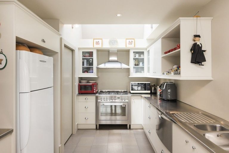 Photo of property in 8 Fairway Grove, Hokowhitu, Palmerston North, 4410