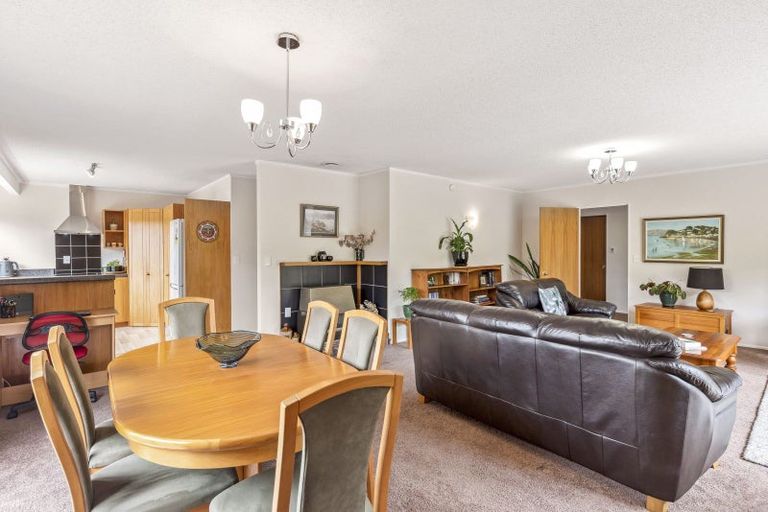 Photo of property in 14 Chilton Drive, Paraparaumu, 5032