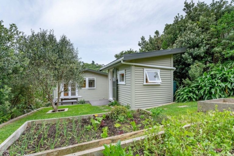 Photo of property in 99 Houghton Bay Road, Houghton Bay, Wellington, 6023