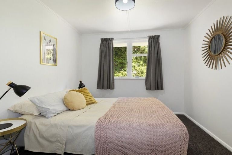 Photo of property in 47 Bird Grove, Stokes Valley, Lower Hutt, 5019