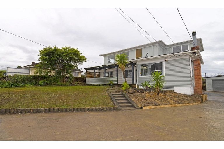 Photo of property in 207 Don Buck Road, Massey, Auckland, 0614
