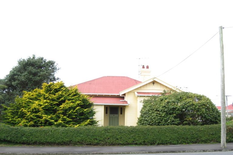 Photo of property in 9 Kowhai Street, Strandon, New Plymouth, 4312