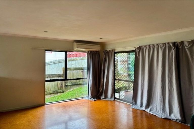 Photo of property in 5 Justin Place, Te Atatu Peninsula, Auckland, 0610