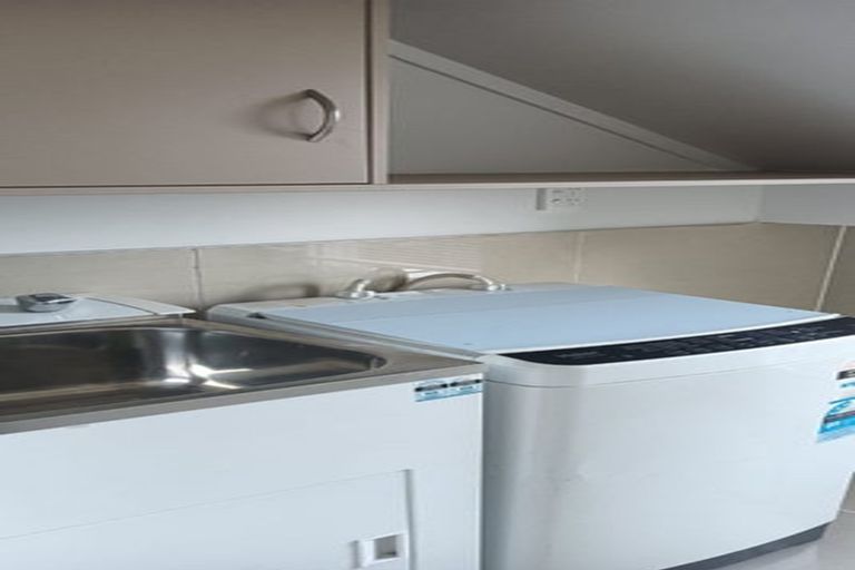 Photo of property in 10 Inca Place, Redwood, Christchurch, 8051