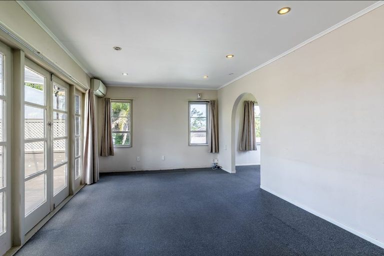 Photo of property in 51 Tirimoana Road, Te Atatu South, Auckland, 0602