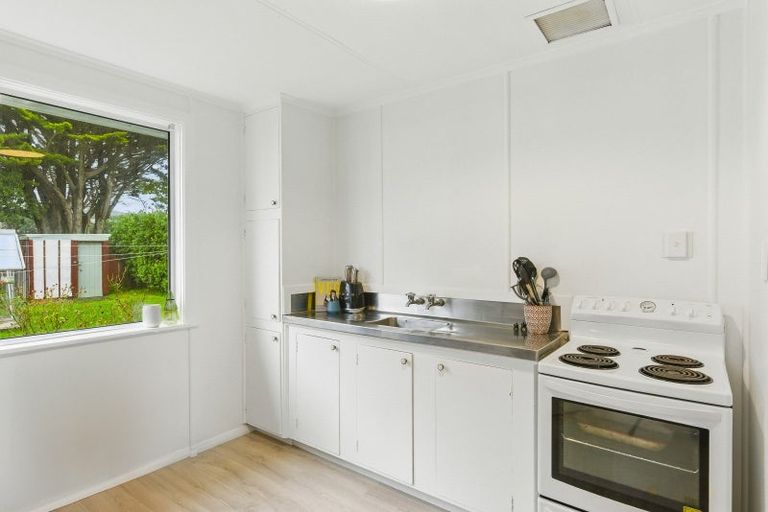 Photo of property in 96 Main Road, Titahi Bay, Porirua, 5022