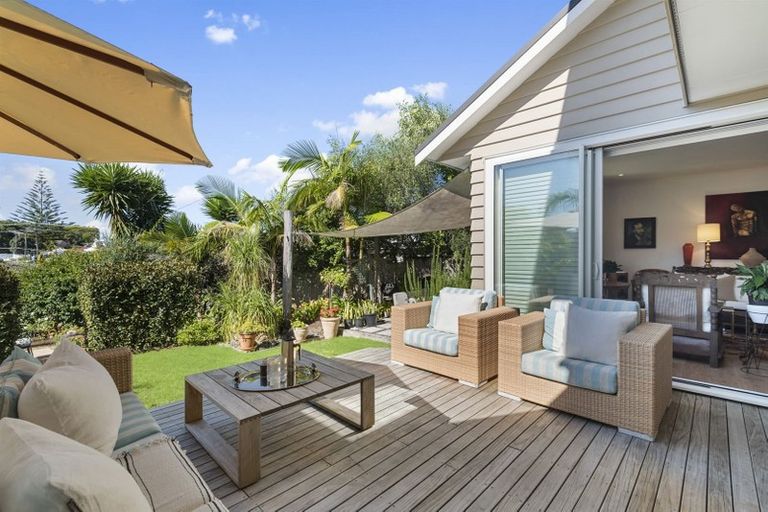 Photo of property in 11a Rodney Road, Northcote Point, Auckland, 0627