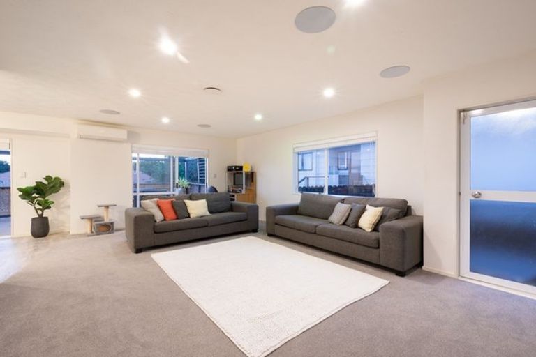 Photo of property in 139 Botany Road, Botany Downs, Auckland, 2010