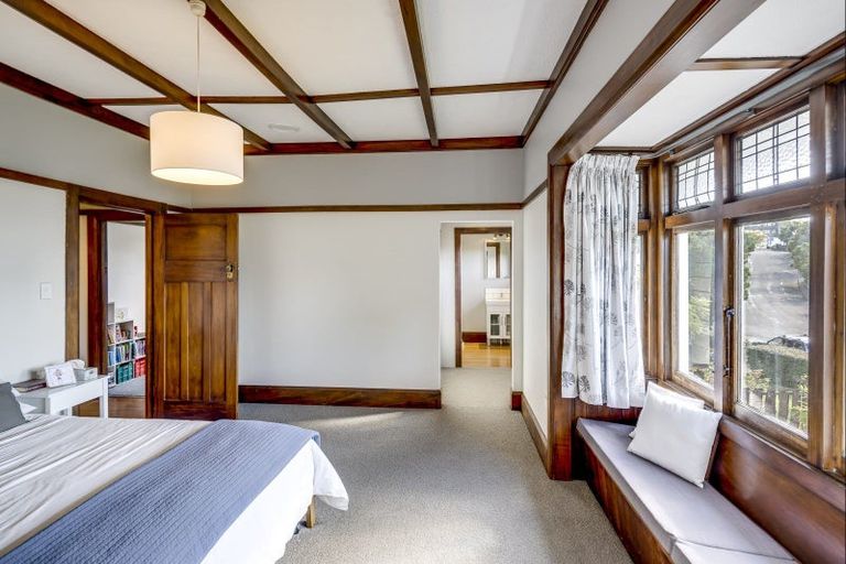 Photo of property in 82 Napier Terrace, Hospital Hill, Napier, 4110