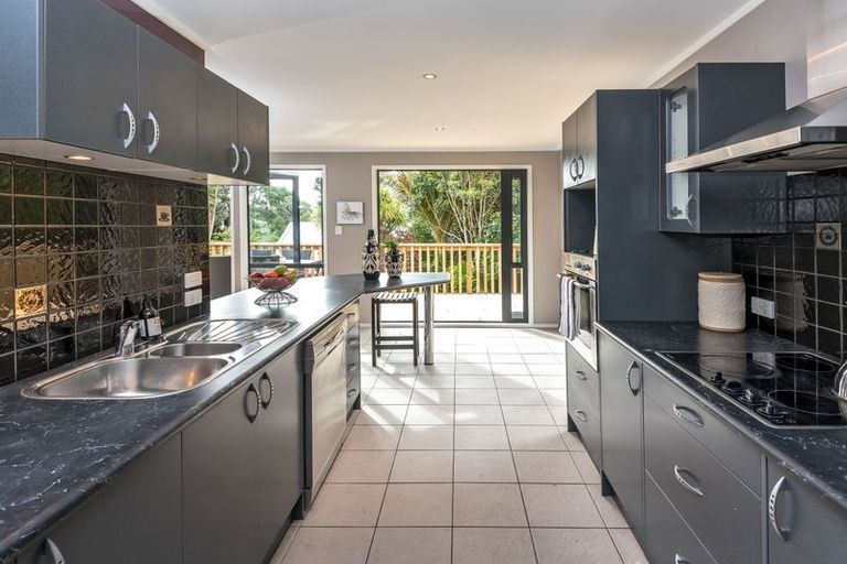 Photo of property in 12 Minerva Terrace, Cockle Bay, Auckland, 2014