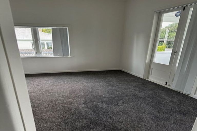 Photo of property in 155 Glenfield Road, Hillcrest, Auckland, 0626