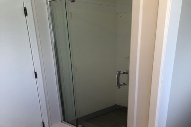 Photo of property in 2 Glucina Place, Glen Eden, Auckland, 0602