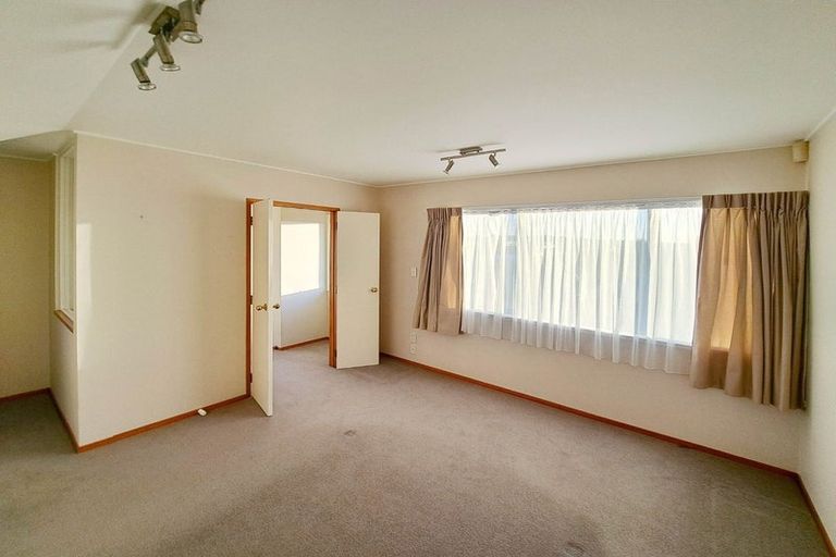 Photo of property in 18 Sharples Place, Somerville, Auckland, 2014