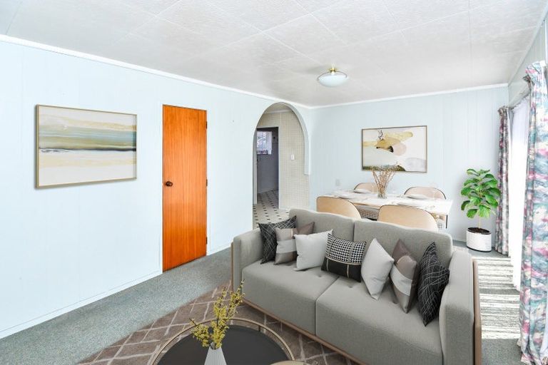 Photo of property in 2/16 Gibbons Road, Weymouth, Auckland, 2103