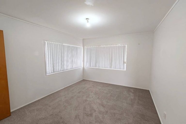 Photo of property in 74 Caribbean Drive, Unsworth Heights, Auckland, 0632