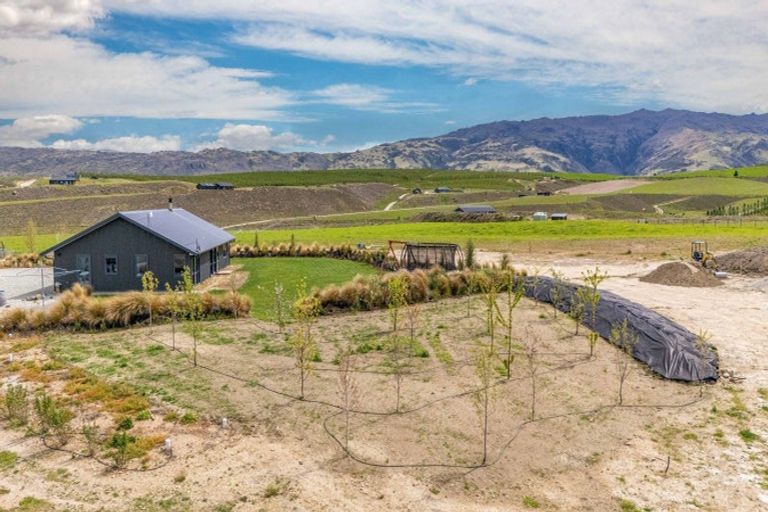 Photo of property in 27 Lapins Way, Waikerikeri, Alexandra, 9391