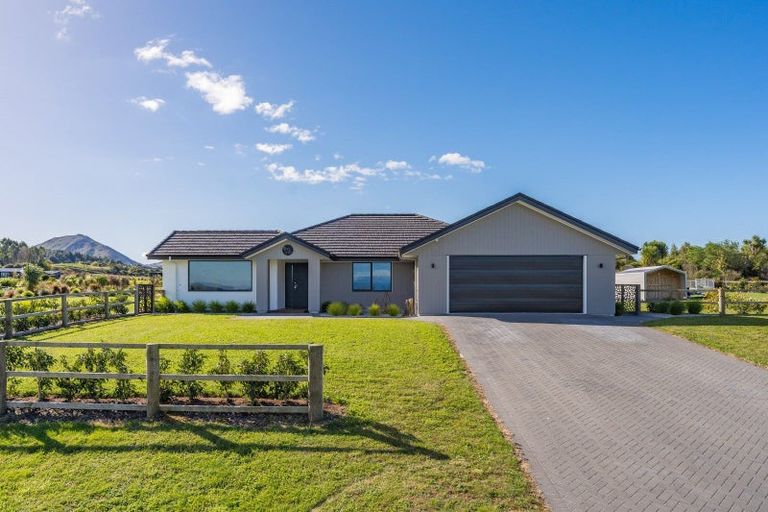 Photo of property in 1 Ribbonwood Lane, Kinloch, Taupo, 3377
