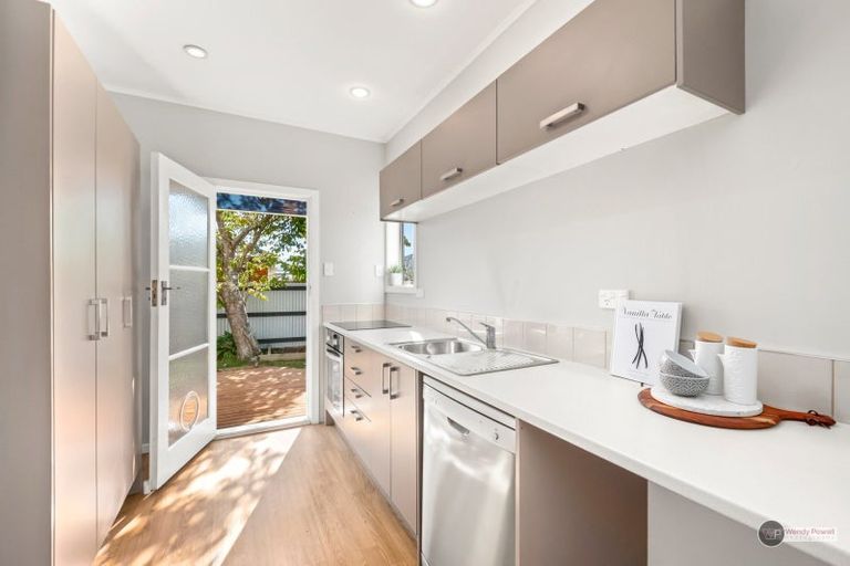 Photo of property in 2/2 Bentinck Street, Wallaceville, Upper Hutt, 5018