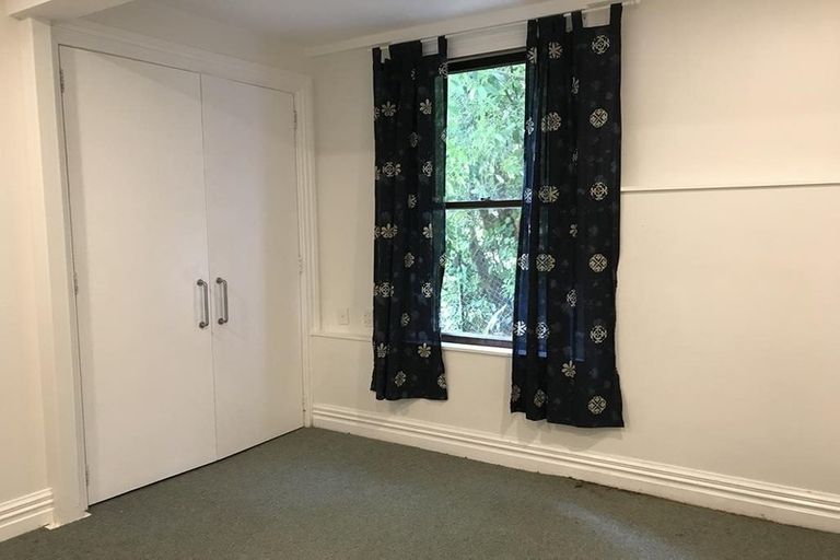 Photo of property in 56 Kelburn Parade, Kelburn, Wellington, 6012