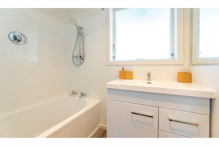 Photo of property in 16 Saunders Place, Redwood, Christchurch, 8051