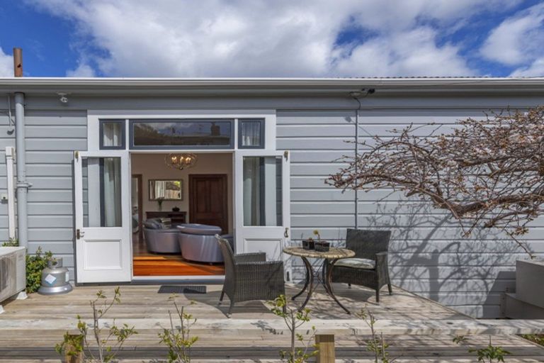 Photo of property in 17 Wilton Road, Wadestown, Wellington, 6012