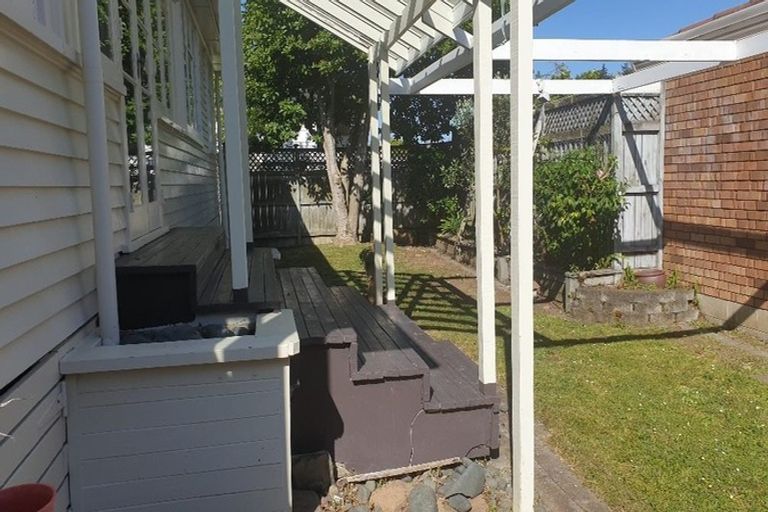 Photo of property in 1/5 Fenwick Avenue, Milford, Auckland, 0620