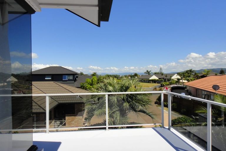 Photo of property in 12 Key West Drive, One Tree Point, 0118