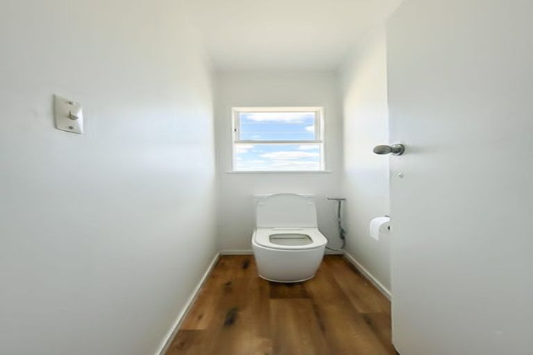 Photo of property in 13 Hellyers Street, Birkdale, Auckland, 0626