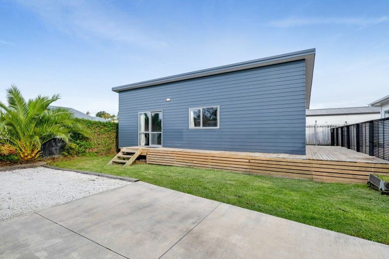 Photo of property in 15b Queens Road, Glen Avon, New Plymouth, 4312